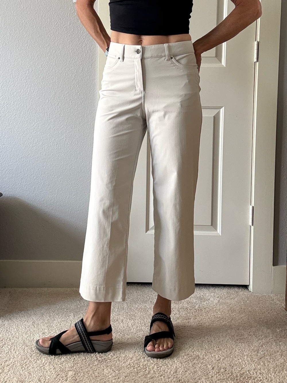 Lululemon City Sleek 5 Pocket Wide-Leg High Rise 7/8 Length Pant sz 26/4